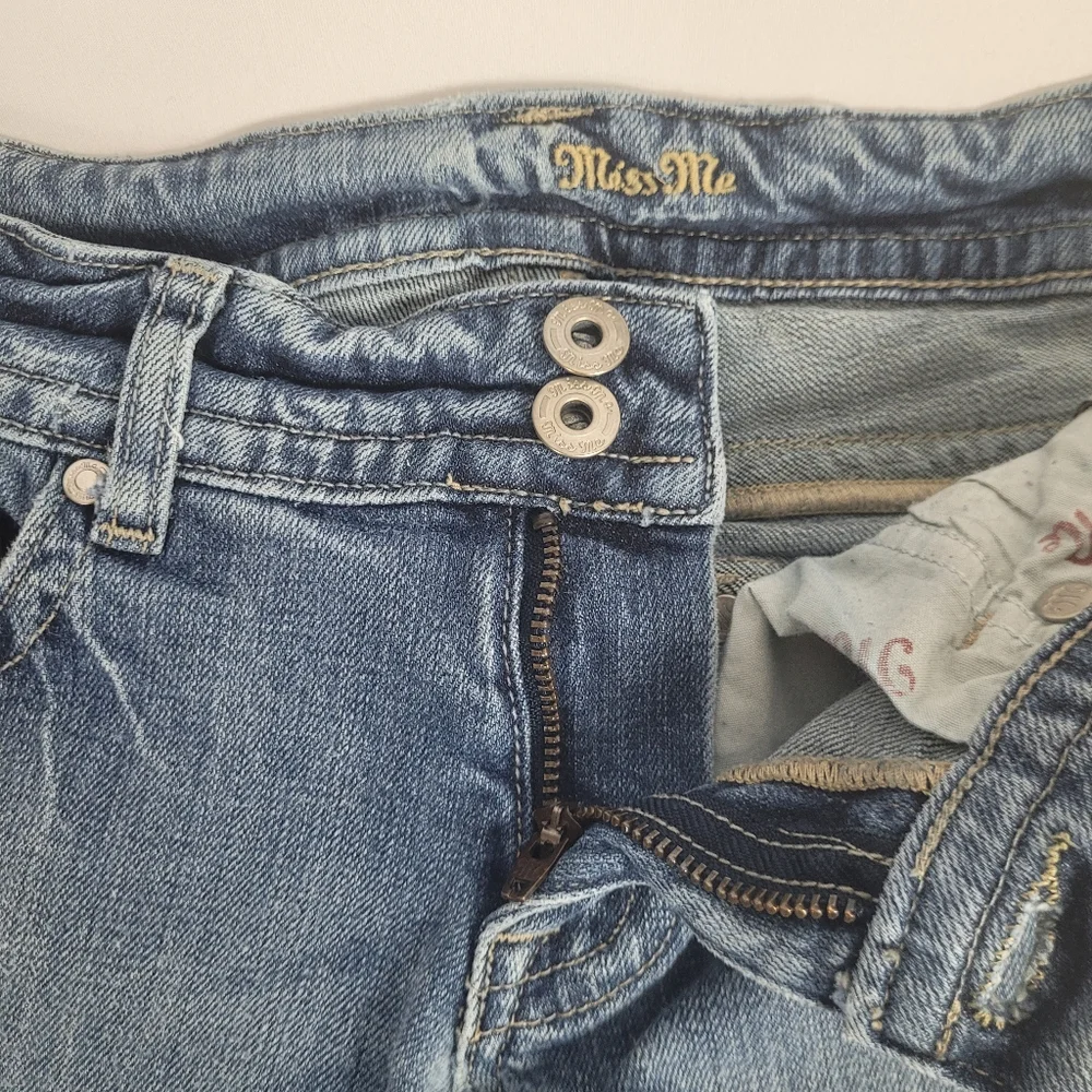 Miss Me Rare Hard To Find *White Eyelet Bootcut Jeans Size 27